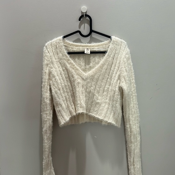 Urban outfitters cropped fuzzy sweater size small women - Picture 1 of 3